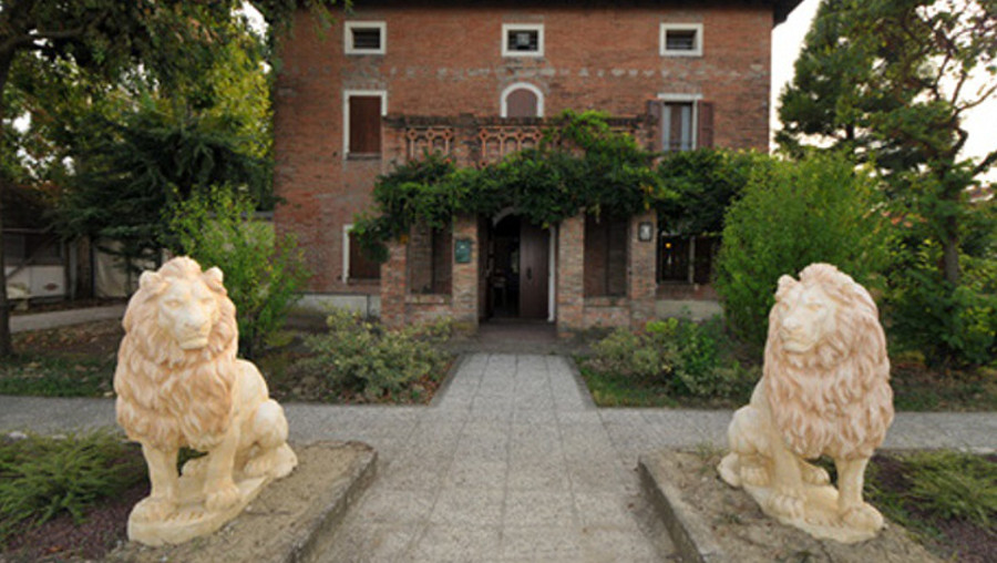 Villa dei Leoni - Rastellino di Castelfranco Emilia - provincia di Modena